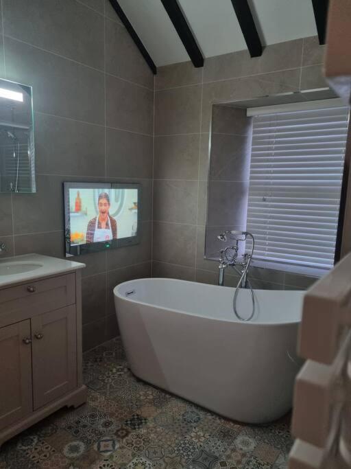 Luxurious Cottage With Hot Tub, Lake District Duddon Екстериор снимка