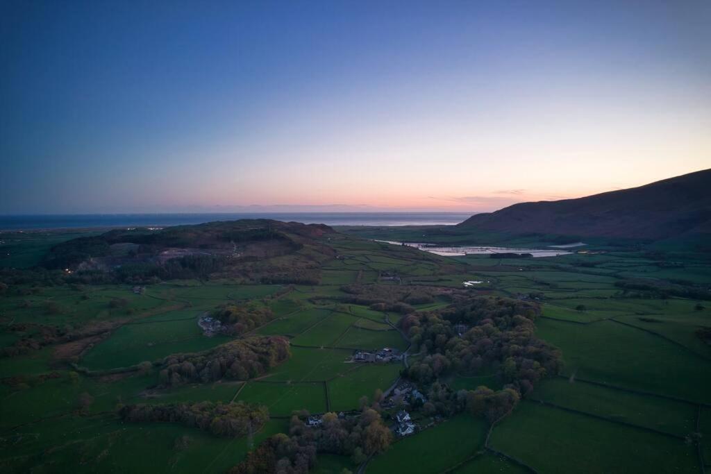 Luxurious Cottage With Hot Tub, Lake District Duddon Екстериор снимка