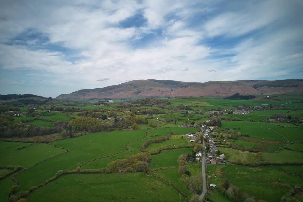 Luxurious Cottage With Hot Tub, Lake District Duddon Екстериор снимка