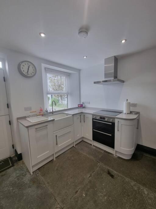 Luxurious Cottage With Hot Tub, Lake District Duddon Екстериор снимка