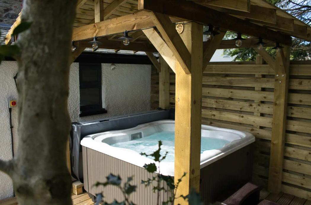 Luxurious Cottage With Hot Tub, Lake District Duddon Екстериор снимка